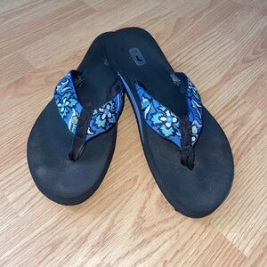 Women’s Teva Black and Blue Flower Embroidered Flip Flop Sandals Size 11